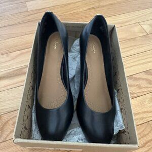 Clarks Vendra Bloom Black Leather wedge Size 7M NWT
